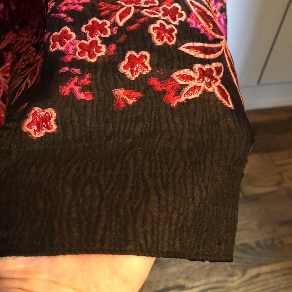 This dress is so pretty you really need to see it in person! Worn once, size 8 - Picture 5 of 9